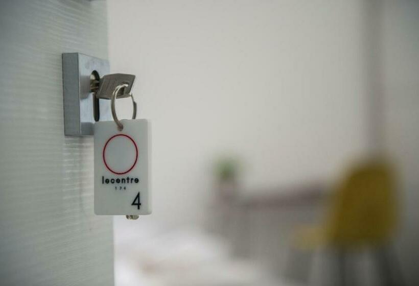 اتاق لوکس با تخت بزرگ, Lecentre 174