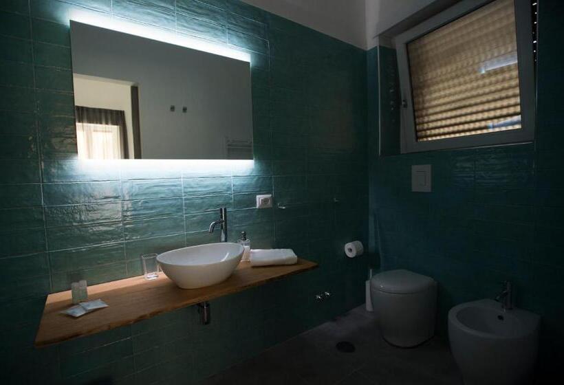 اتاق سوپریور با تخت بزرگ, Lecentre 174