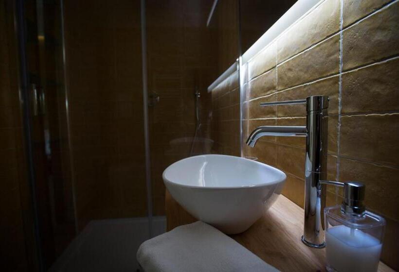اتاق لوکس با تخت بزرگ, Lecentre 174