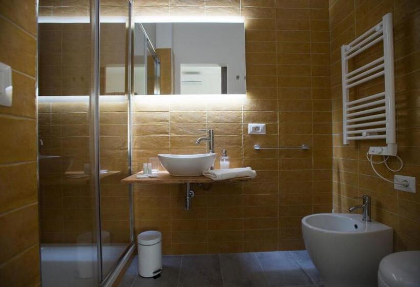 اتاق لوکس با تخت بزرگ, Lecentre 174