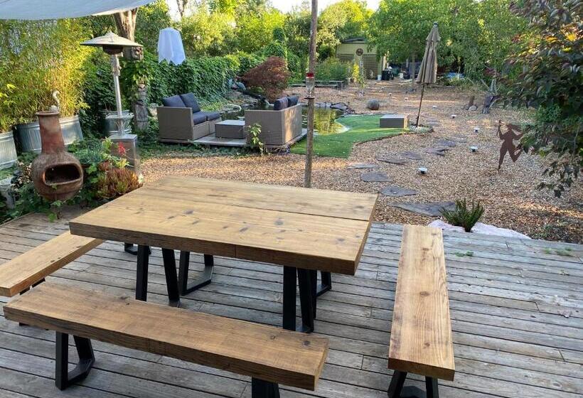 غرفة ديلوكس, My Big Art Project