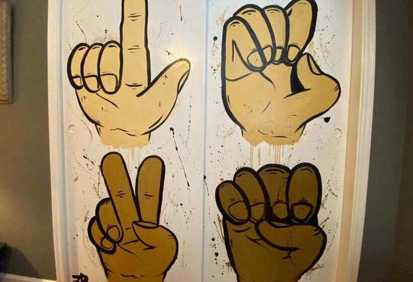 غرفة ديلوكس, My Big Art Project