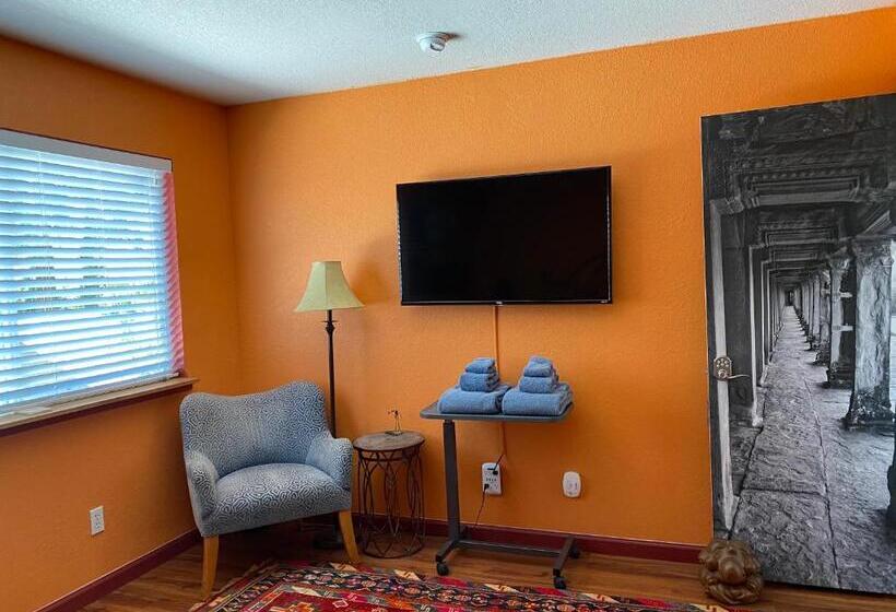 غرفة ديلوكس سرير كينج, My Big Art Project