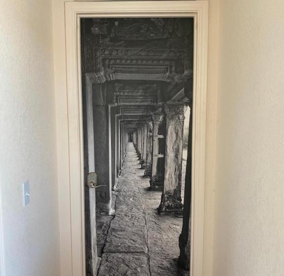 غرفة ديلوكس سرير كينج, My Big Art Project