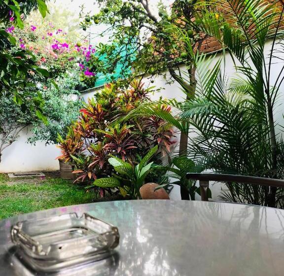 اتاق استاندارد سه نفره, Los Nardos Hostel