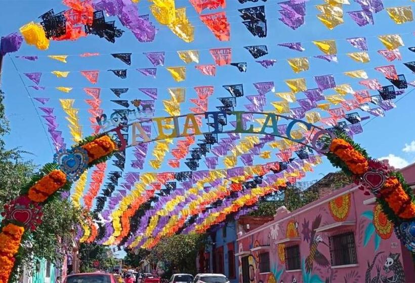 اتاق استاندارد سه نفره, Los Nardos Hostel