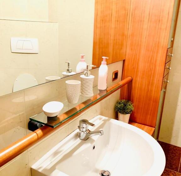 اتاق استاندارد سه تخته با سرویس بهداشتی مشترک, Casa Degli Orti, Dolomia Best Home