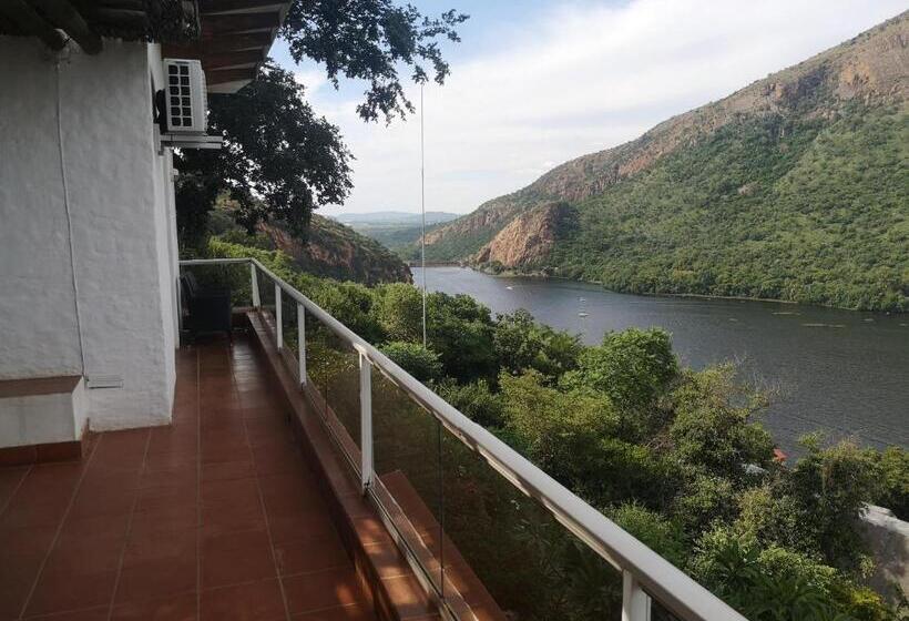 غرفة قياسية مطلّة علي البحيرة, Letamong