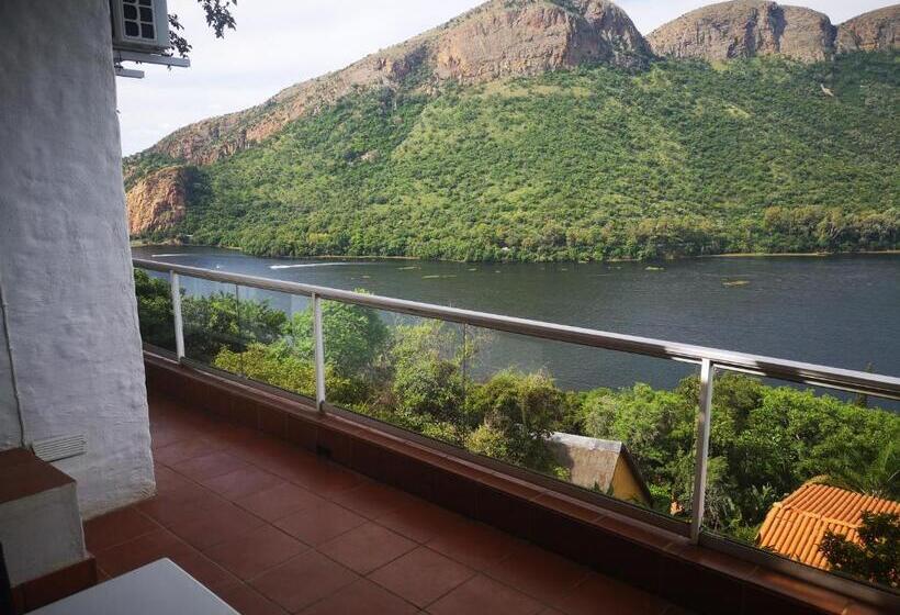 غرفة قياسية مطلّة علي البحيرة, Letamong