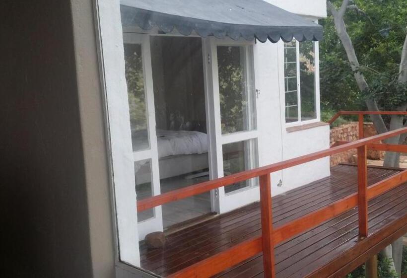 غرفة قياسية مطلّة علي البحيرة, Letamong