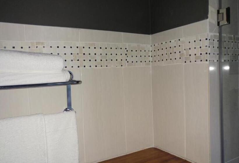 غرفة قياسية مطلّة علي البحيرة, Letamong