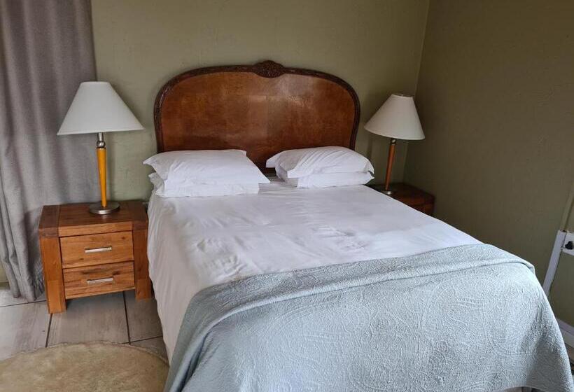 غرفة قياسية مطلّة علي البحيرة, Letamong