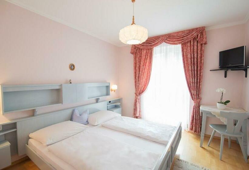 ガーデンビュースタンダードルーム, Haus St. Valentin