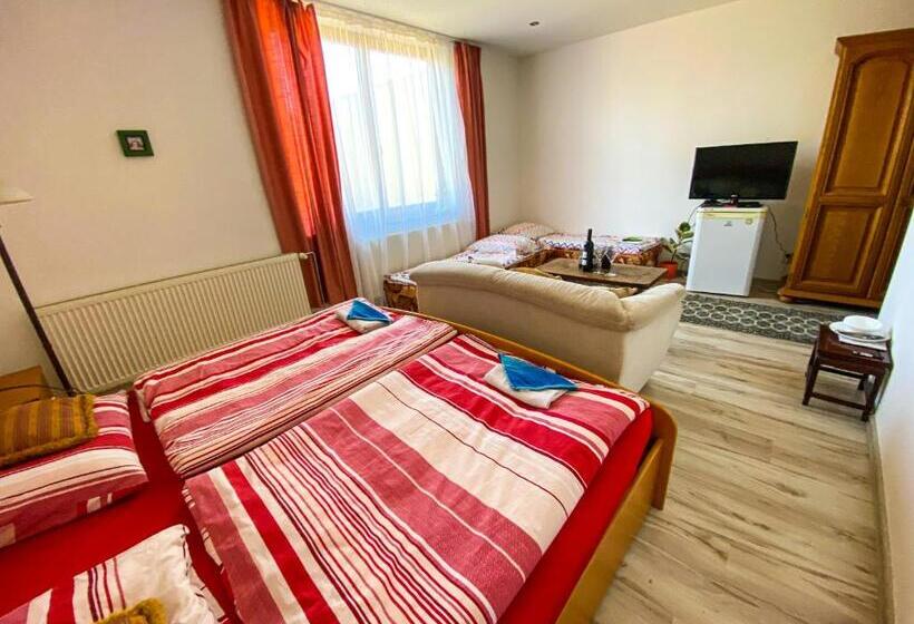 豪华三人间, Cozy B&b Home