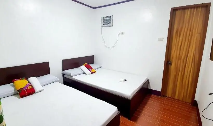 デラックスの４人部屋, Sj Pabua Travellers Inn