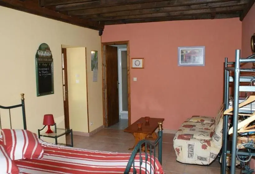 スタンダードルーム, La Chambre Des Buissonnats