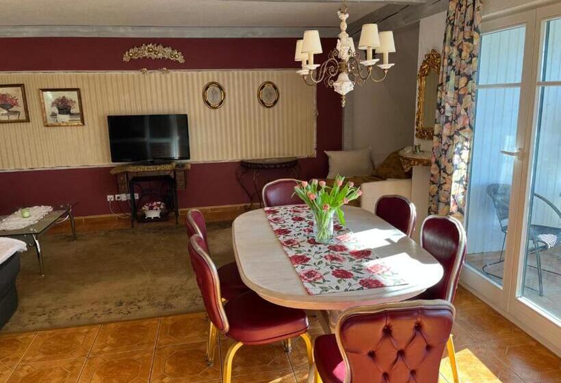 جناح عائلي, Cafesahne U Pension