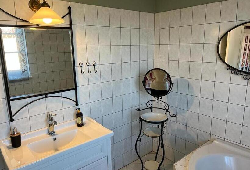 جناح عائلي, Cafesahne U Pension