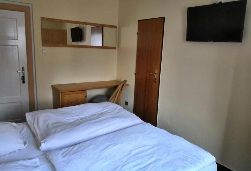 带共用浴室的标准房间, Penzion U Lípy