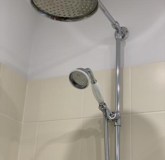 إستوديو ديلوكس, Biddy Ban’s