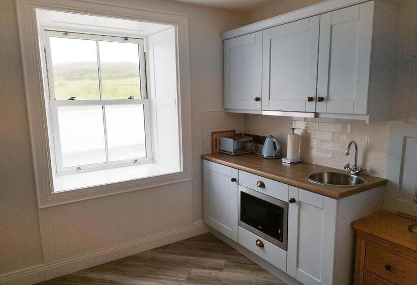 إستوديو ديلوكس, Biddy Ban’s