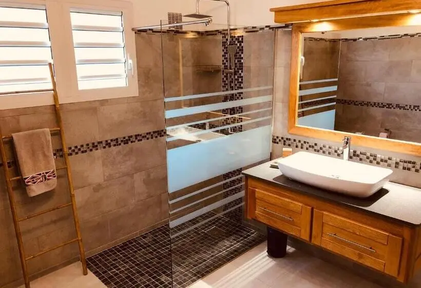 Standard room with outdoor bath, La Villa Maé