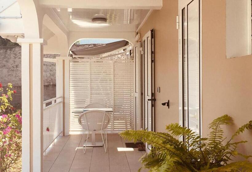 Standard room with outdoor bath, La Villa Maé