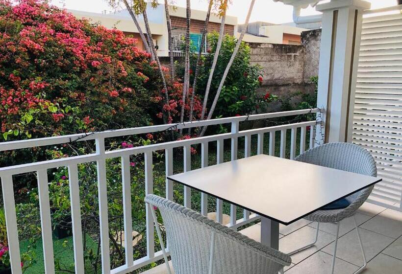 Standard room with outdoor bath, La Villa Maé