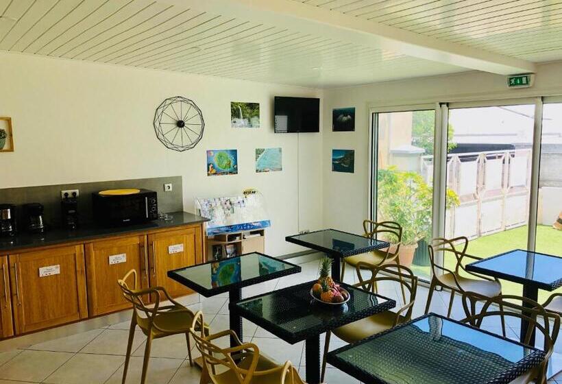 اتاق استاندارد چهار تخته, La Villa Maé