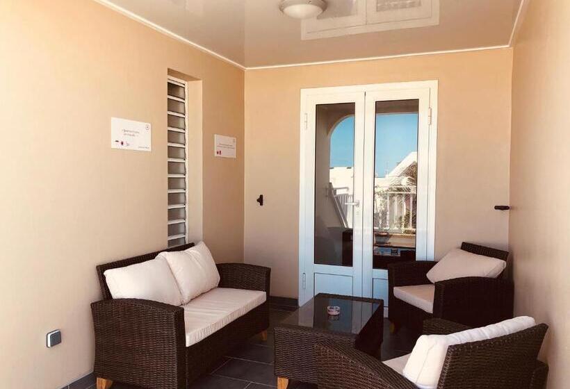 اتاق استاندارد با سرویس بهداشتی مشترک, La Villa Maé