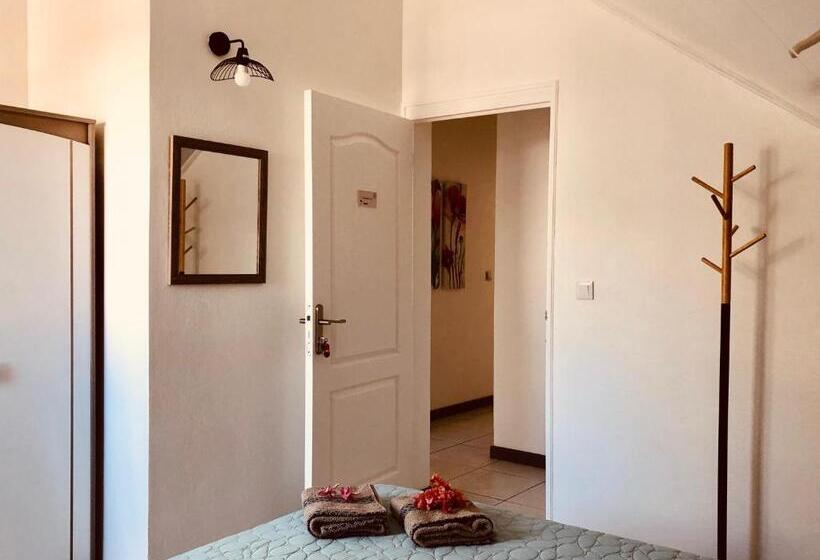 اتاق استاندارد با سرویس بهداشتی مشترک, La Villa Maé