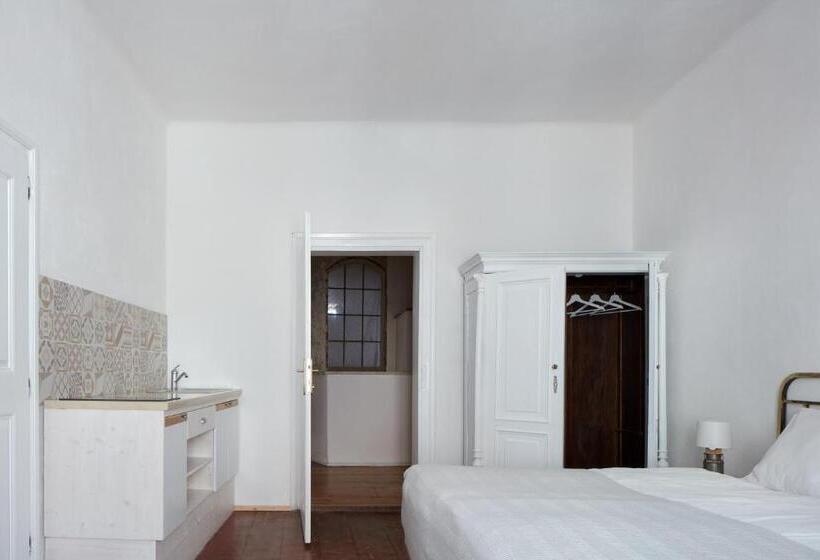 דירת חדר, Stará Pekárna/old Bakery