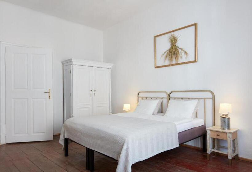 דירת חדר, Stará Pekárna/old Bakery