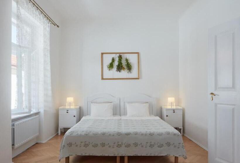 דירת שני חדרים, Stará Pekárna/old Bakery