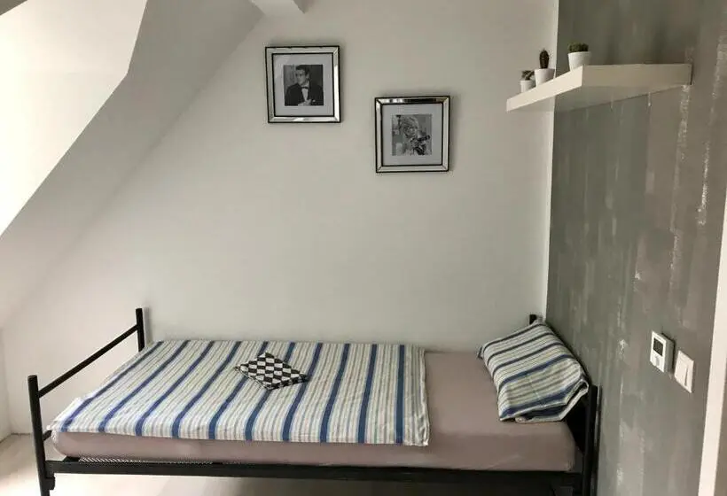 Llit en Habitació Compartida, B Hostel