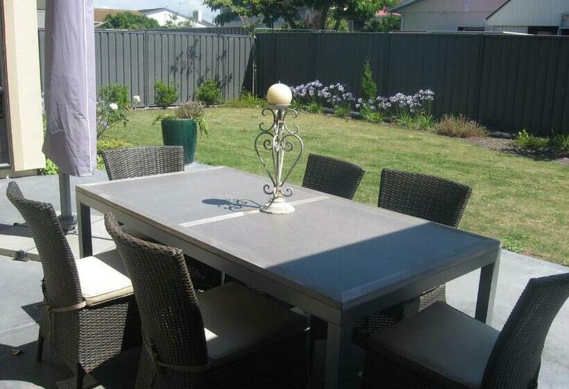 스탠다드 룸, Liz On Lowry