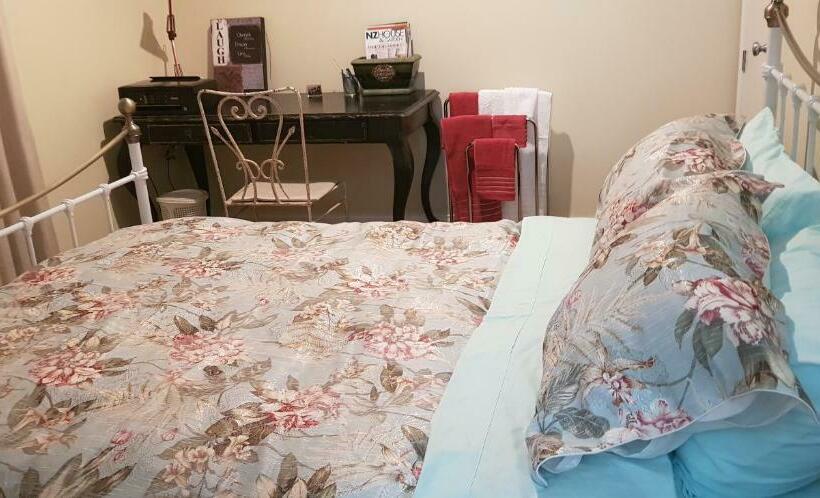 스탠다드 룸, Liz On Lowry