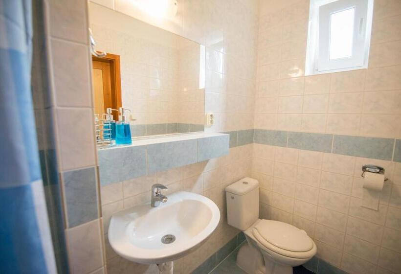 غرفة عائلية, Privat Vypka