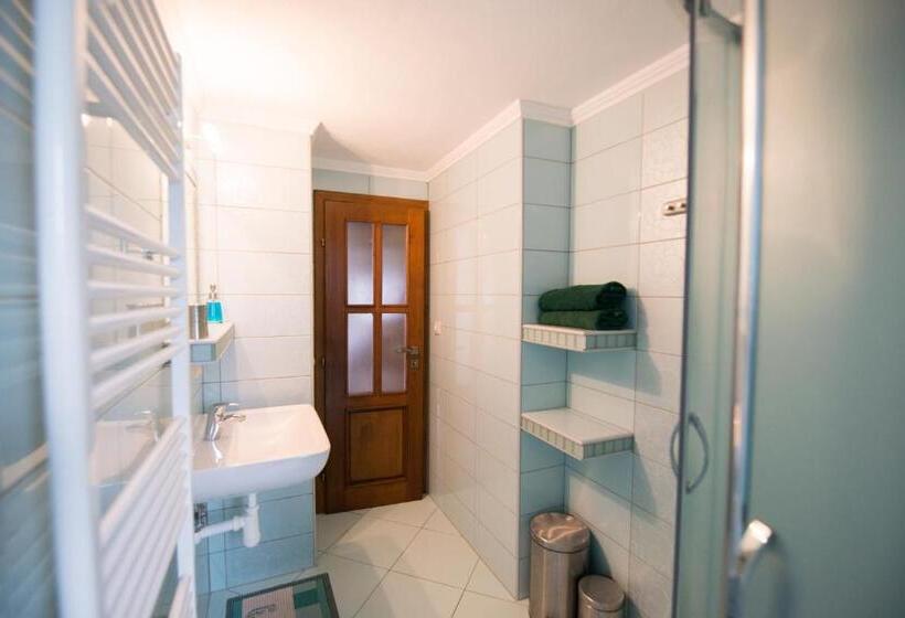 جناح عائلي, Privat Vypka