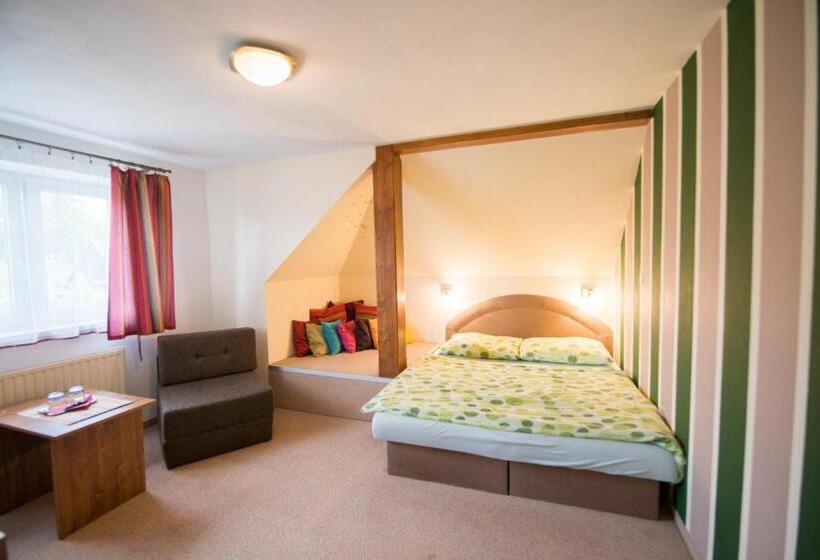 جناح عائلي, Privat Vypka