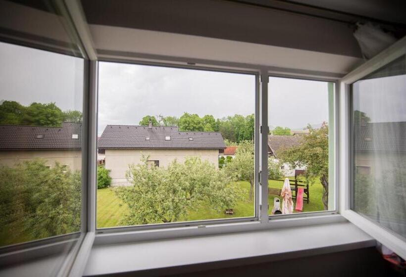 جناح عائلي, Privat Vypka