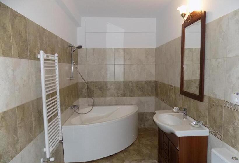 豪华家庭房间, Tango Margo