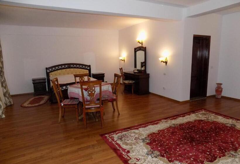 豪华家庭房间, Tango Margo