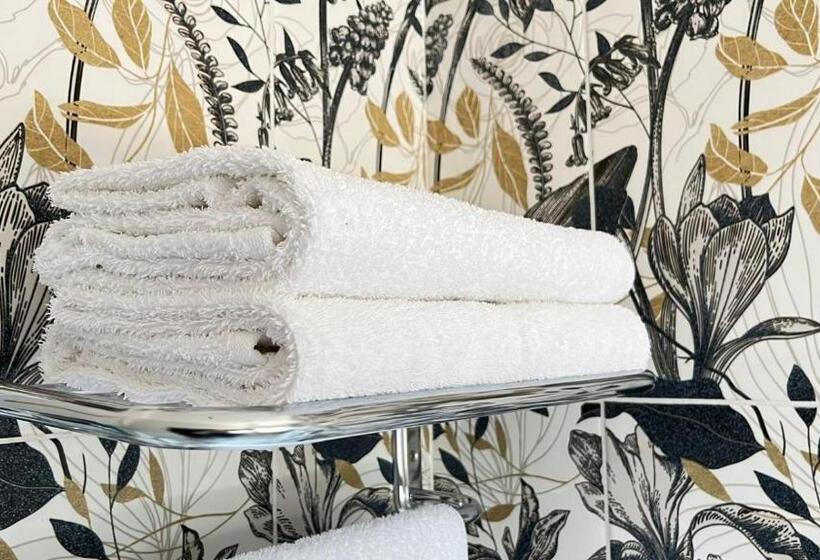 Quarto Deluxe, The Chameleon