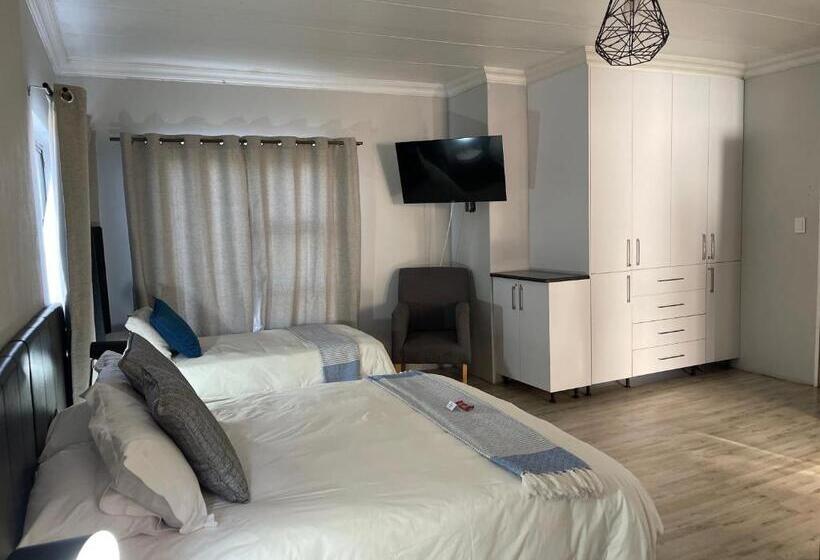 Номер Deluxe, The Chameleon