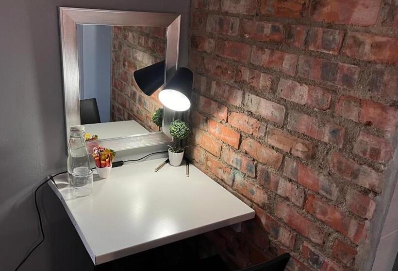 Quarto Deluxe, The Chameleon