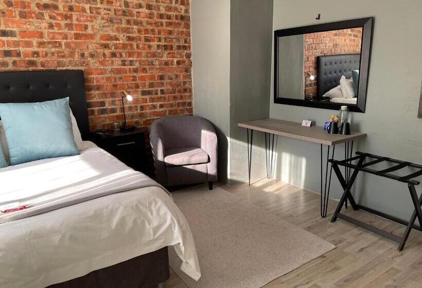 Номер Deluxe, The Chameleon