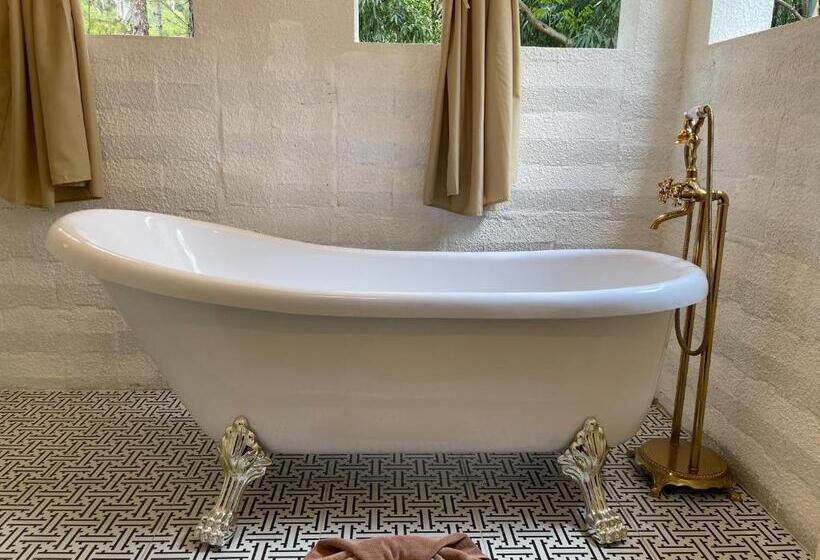 Suite with lake view, Villa Pason