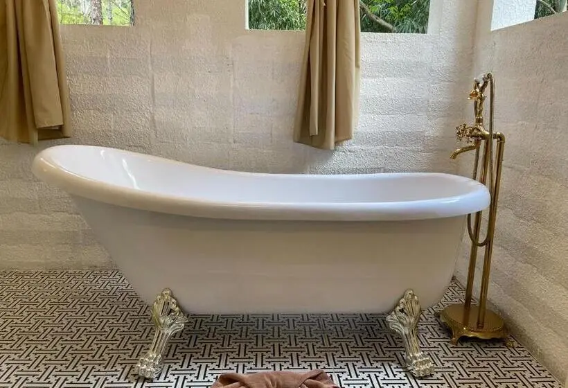 Suite with lake view, Villa Pason