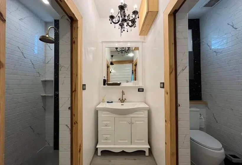Suite with lake view, Villa Pason